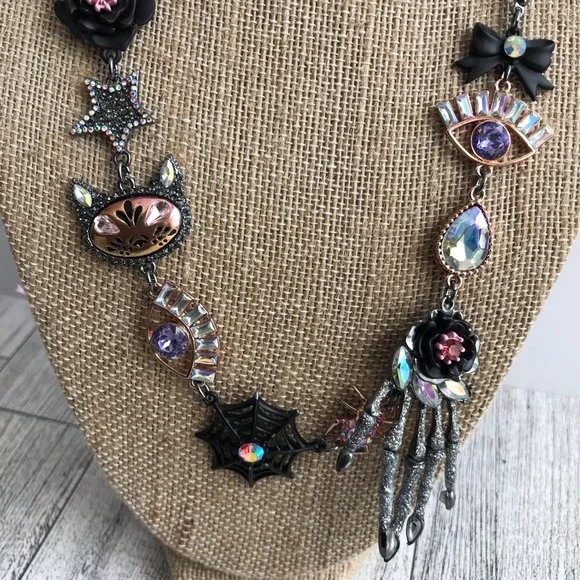 Betsey Johnson Spider Hand Cat Necklace - Picture 7 of 9